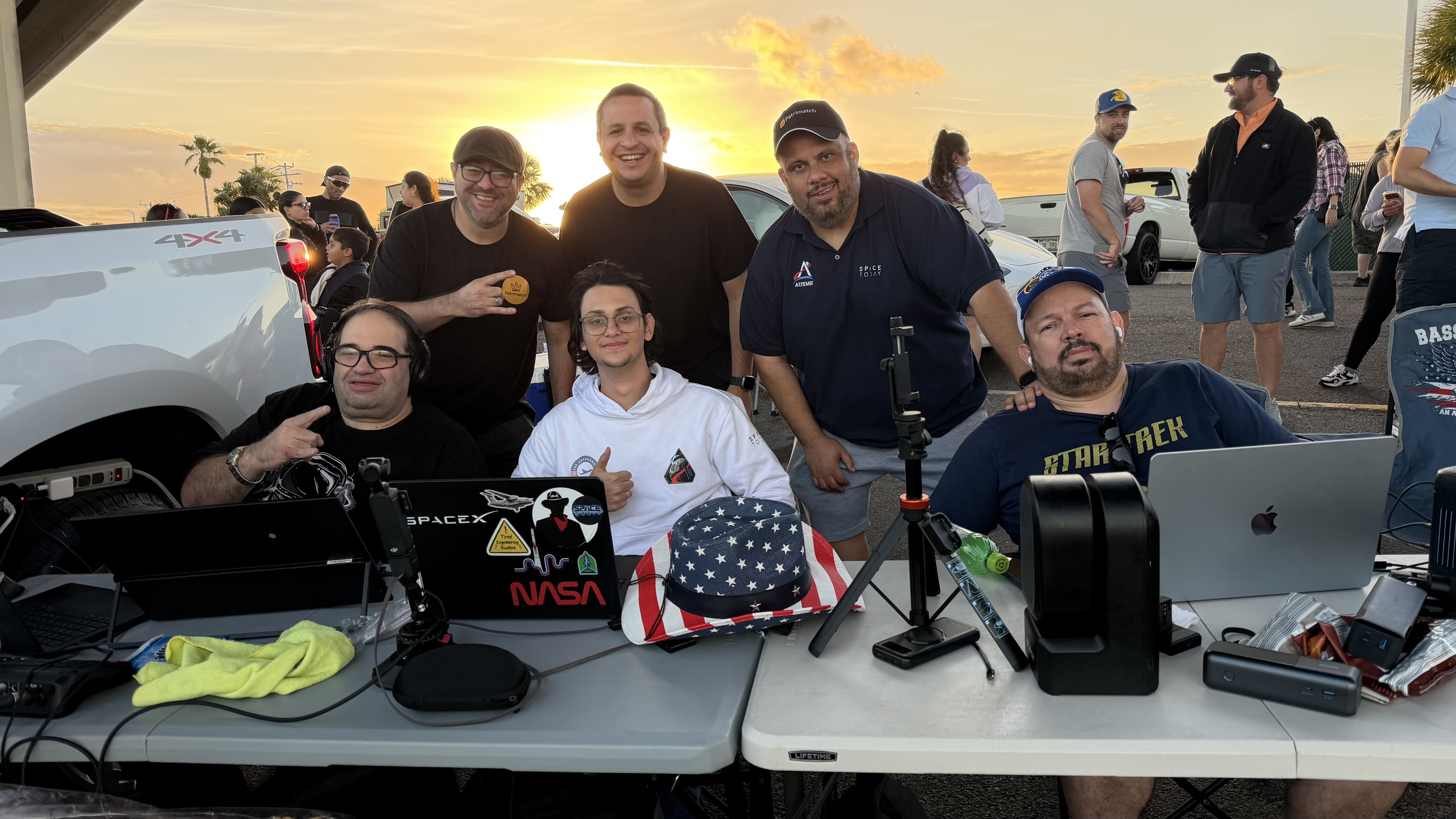 Equipe Space Today na transmissão da Artemis 2