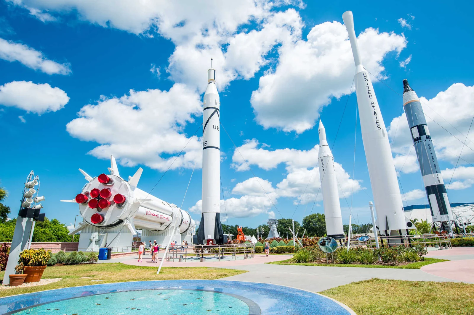 Foguetes do Rocket Garden no Kennedy Space Center